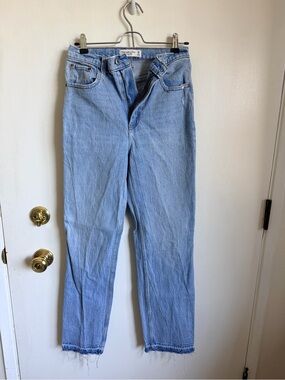 Abercrombie & Fitch Light Blue 90’s Straight High-Rise Jeans Size 26/2
